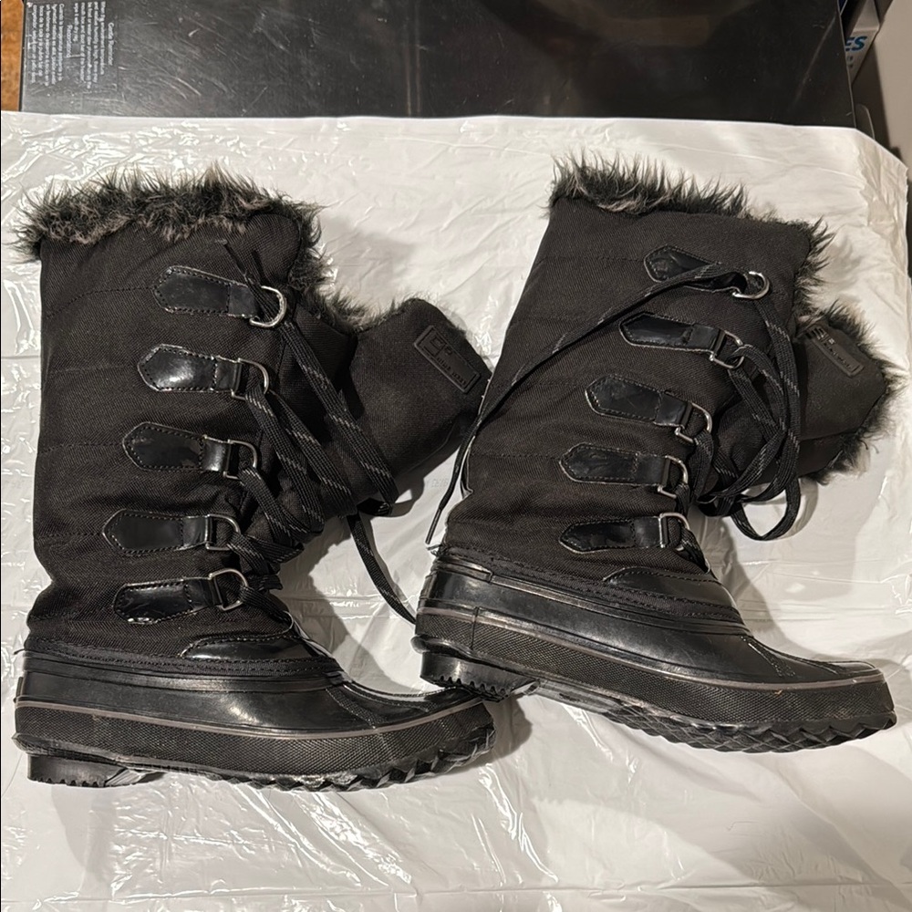 Nine West Dig This 2  Black Winter Rain Boots with Fur Trim Women’s size 6